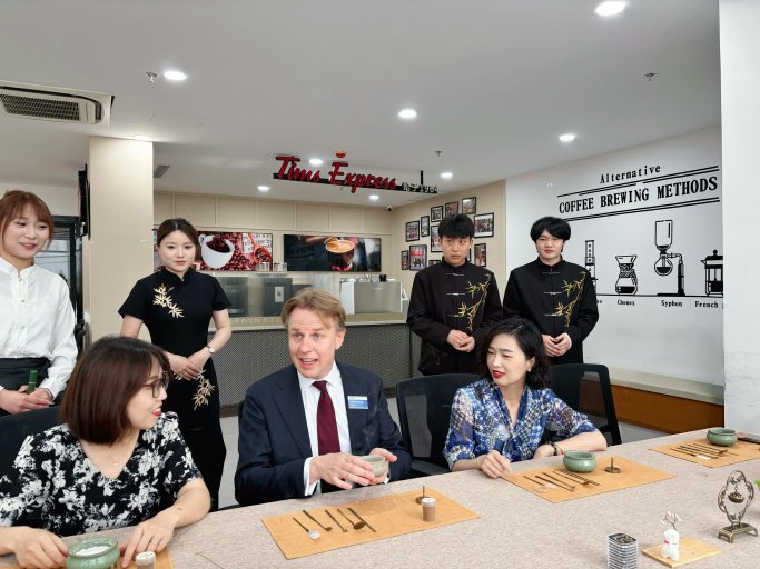 院长陈斌