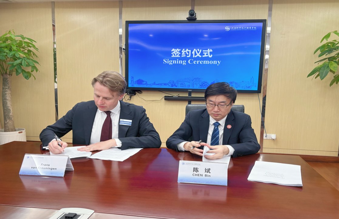 开展校际友好访问