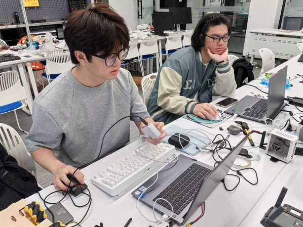 或年满18周岁以上(含18周岁)的成