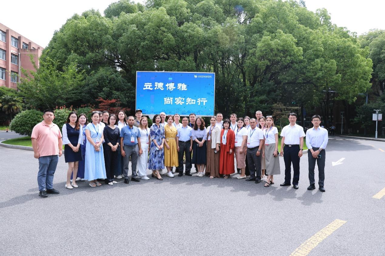 可结合站内栏目与相关篇目交叉阅读